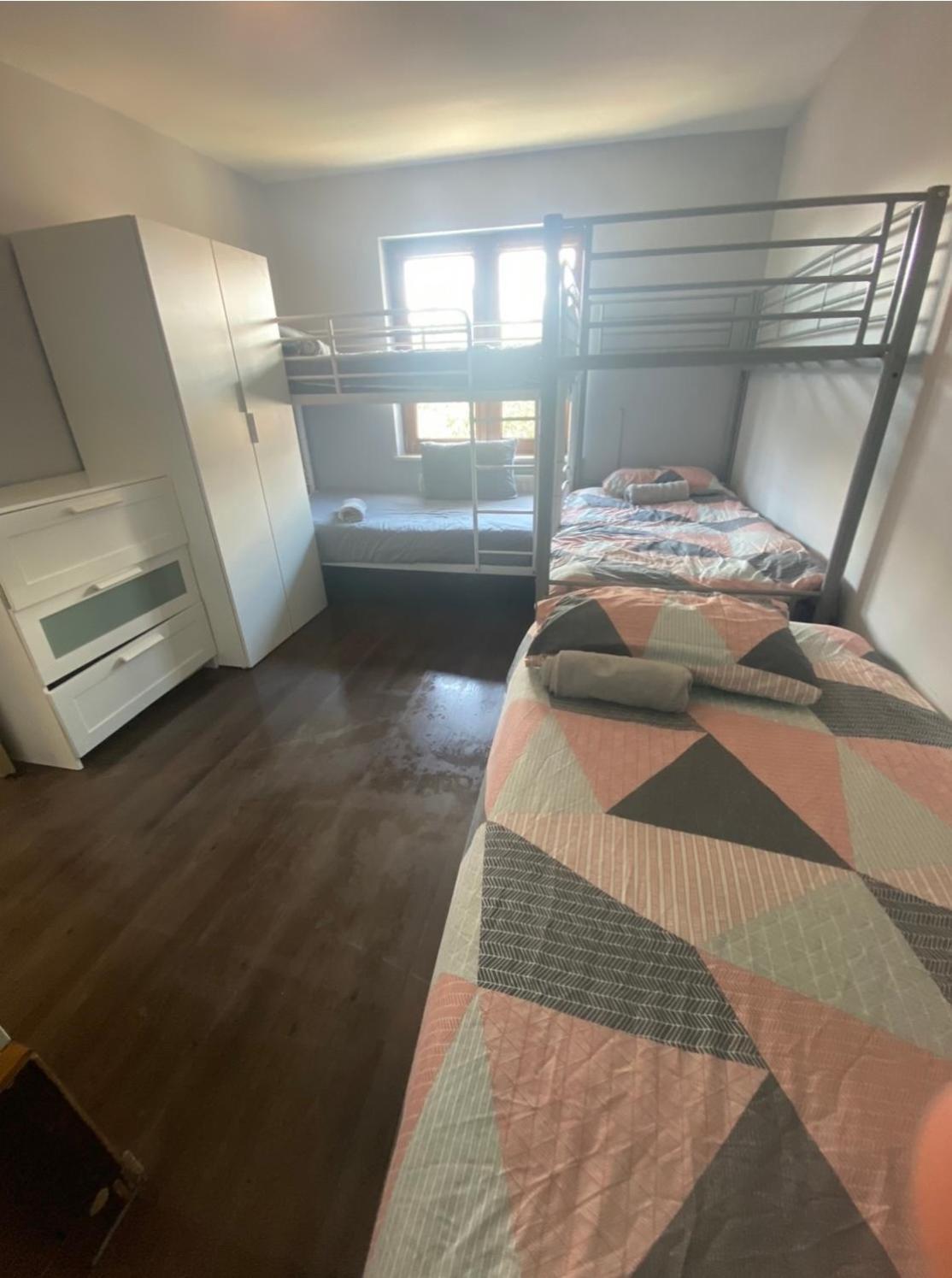 Dorm Room 5-6 People Shared Bathroom Outside Room Dublin Extérieur photo