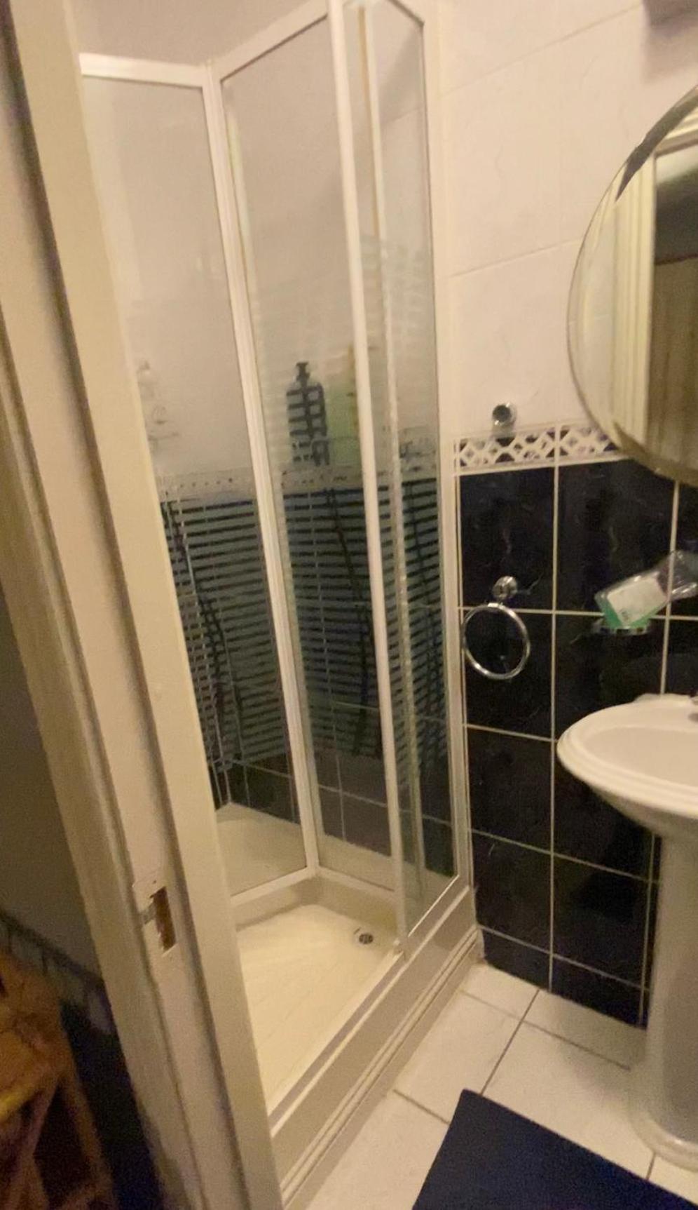 Dorm Room 5-6 People Shared Bathroom Outside Room Dublin Extérieur photo